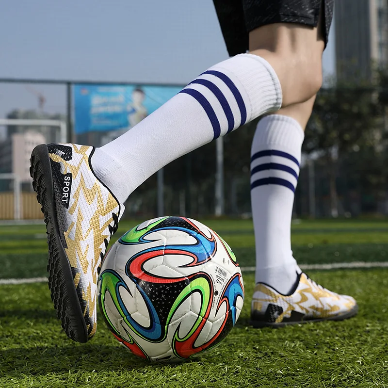 

New Style Best Seller Football Shoes Breathable Mesh Cloth Sneakers Men Outdoor Anti Skid Shock-absorbing Training Men's Shoes