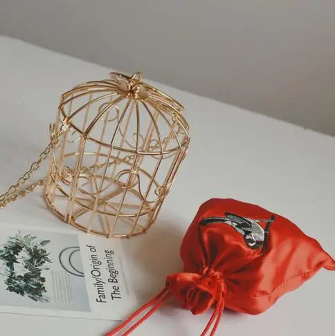 Женская вечерняя сумка-клатч в клетку с металлической рамкой, мини-сумка с вышивкой в клетку для птиц, женская сумочка с золотой кисточкой