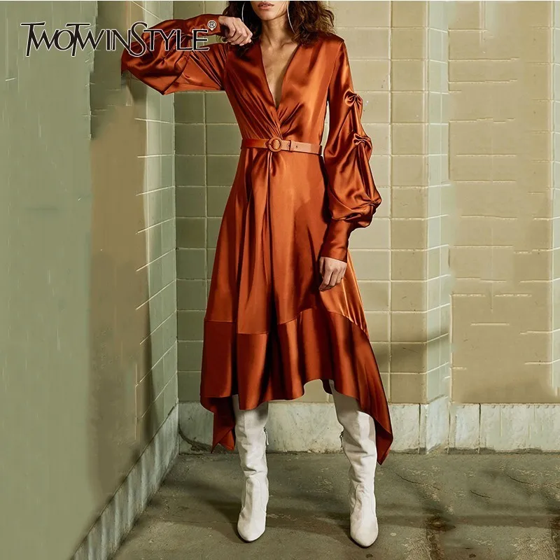 Koop TWOTWINSTYLE Patchwork Jurken Voor Vrouwen Hollow Out Hoge Taille Lantaarn Mouwen Met Blet Asymmetrie Jurk Vrouwelijke 2018 Fashion Nieuwe