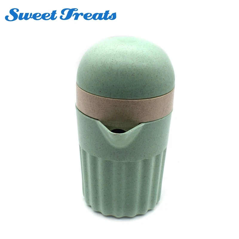 

Sweettreats Fruit Juicer Portable Manual Juicer Cup Mini Orange Lemon Squeezer Hand Press Screw Fruit Reamers