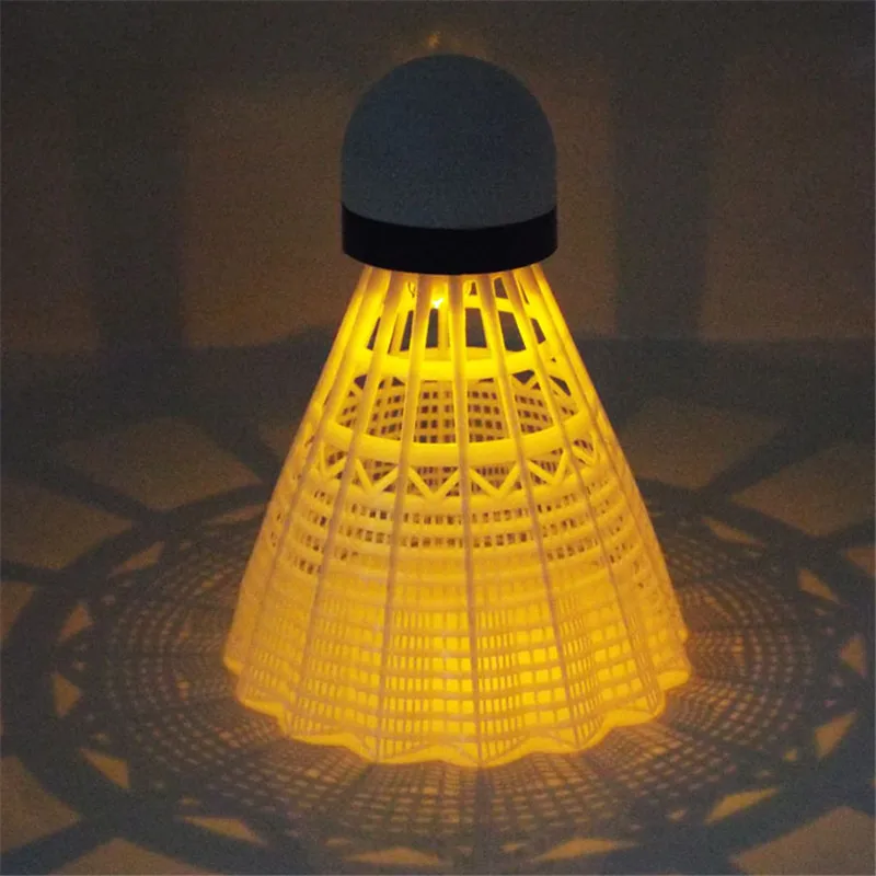 3 piezas oscuro de noche LED luz brillante-Nylon bádminton volantes de interior y al aire libre nuevo colorido de la iluminación bolas l436OLB 3 piezas oscuro de noche LED luz brillante-Nylon bádminton volantes de interior y al aire libre nuevo colorido de la iluminación bolas l436OLB