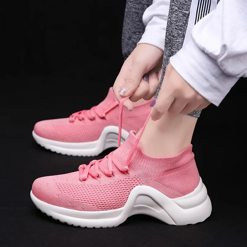 Теннисные туфли для Для женщин розового, белого и черного цвета спортивные кроссовки; женская обувь; дышащие туфли на платформе, спортивная обувь для ходьбы, визуально увеличивающие рост