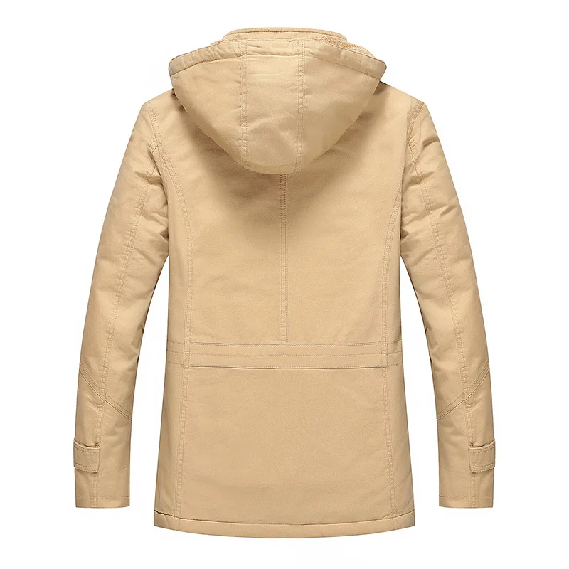 Зимняя мужская куртка приталенная утепленная меховая верхняя одежда с капюшоном