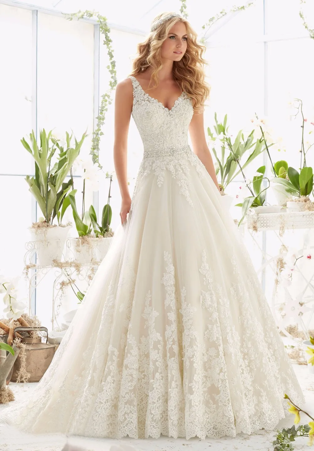 

Bridal 2019 Fashion Deep V Neck A-line Wedding Dress Sleeveless Backless Lace Applique Sashes Floor-Length Bridal Dress