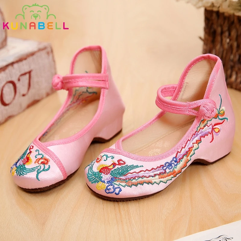 

Toddler Girls Chinese Style Shoes Kids Fashion Casual Shoes Chinese Embroidered Flats Children Soft Sole Cloth Dancing Shoe C170