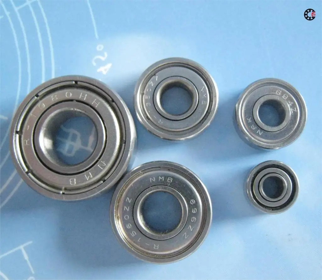 

Free Shipping 4PCS  3x6x2.5 hybrid ceramic  stainless steel Bearings  ABEC-7 Stainless Steel  SMR63C ZZ A7