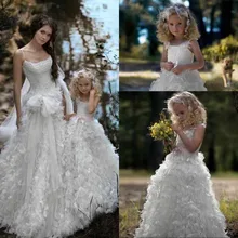 Длинные белые платья с перьями для девочек на свадьбу, вечерние платья из органзы для маленьких девочек, платья с цветочным узором для девочек vestido infantil festa daminha