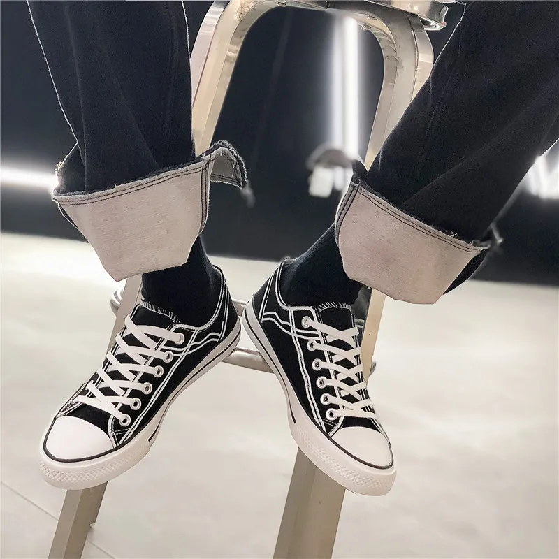 Mens Skateboarding Shoes Lace Up Skateboard Sneakers black white Low