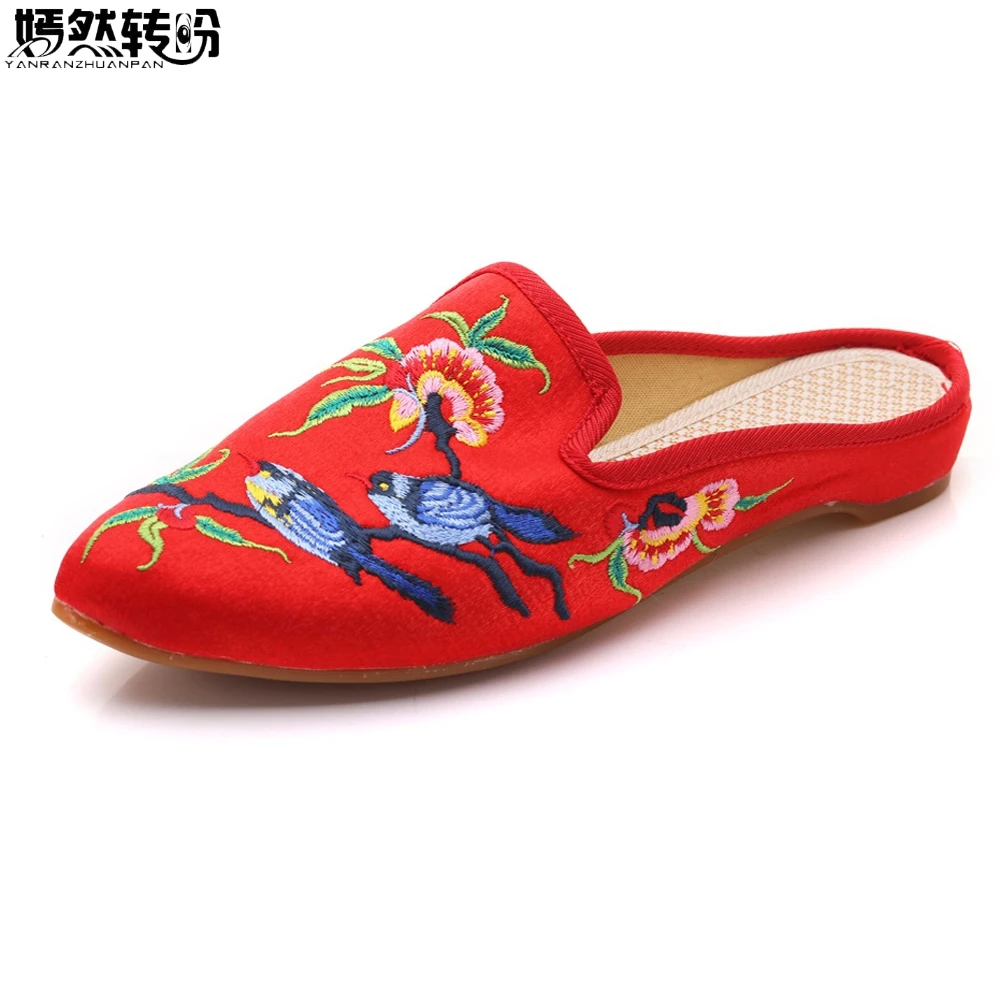 

Women Slippers Soft Cotton Fabric Embroidered Shoes Pointed Toe Mules Slippers Summer Retro Ladies Embroidery Slide Shoes