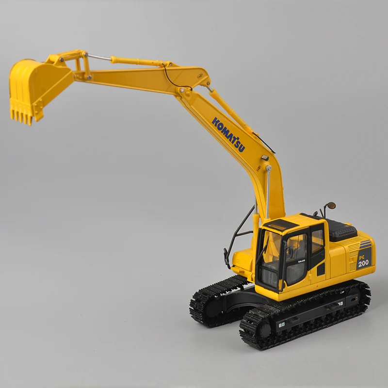

KOMATSU 1:50 Scale PC200 Type Yellow Excavator Diecast Model Best Gifts Decorations Engineering Vehicle Models