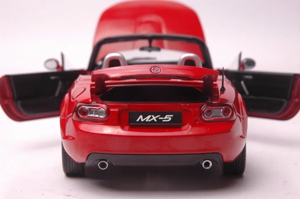 1:18 литья под давлением модель для Mazda MX-5 красный Roadstar сплав игрушечный автомобиль миниатюрная коллекция подарок MX5 MX