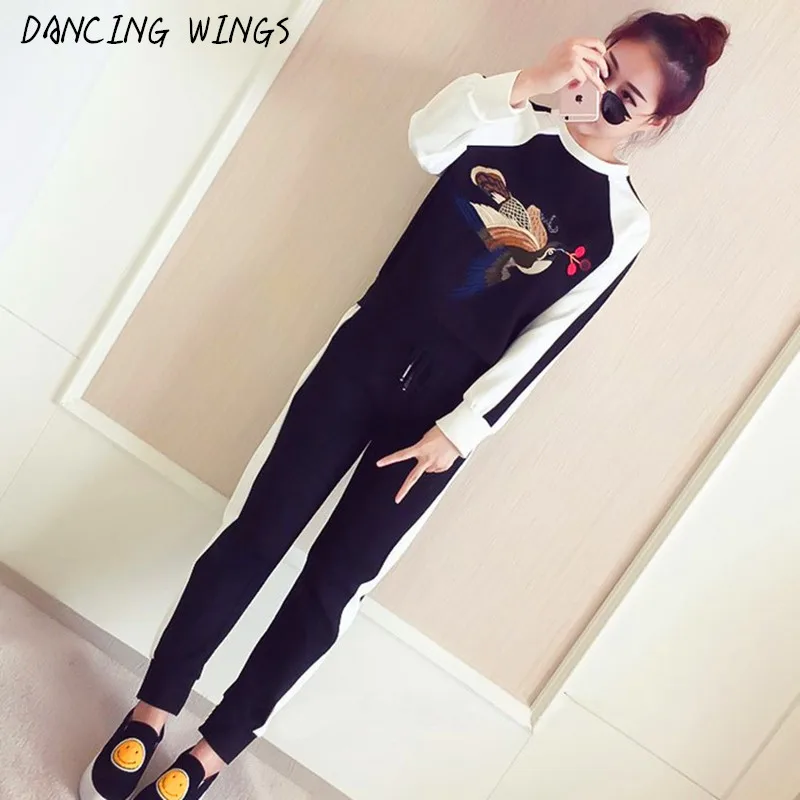 

Tracksuit For Women 2019 Autumn Winter Plus Velvet Women Suits Vintage Brids Embroidery Sweatershirt Pants Trousers 2 Piece Set