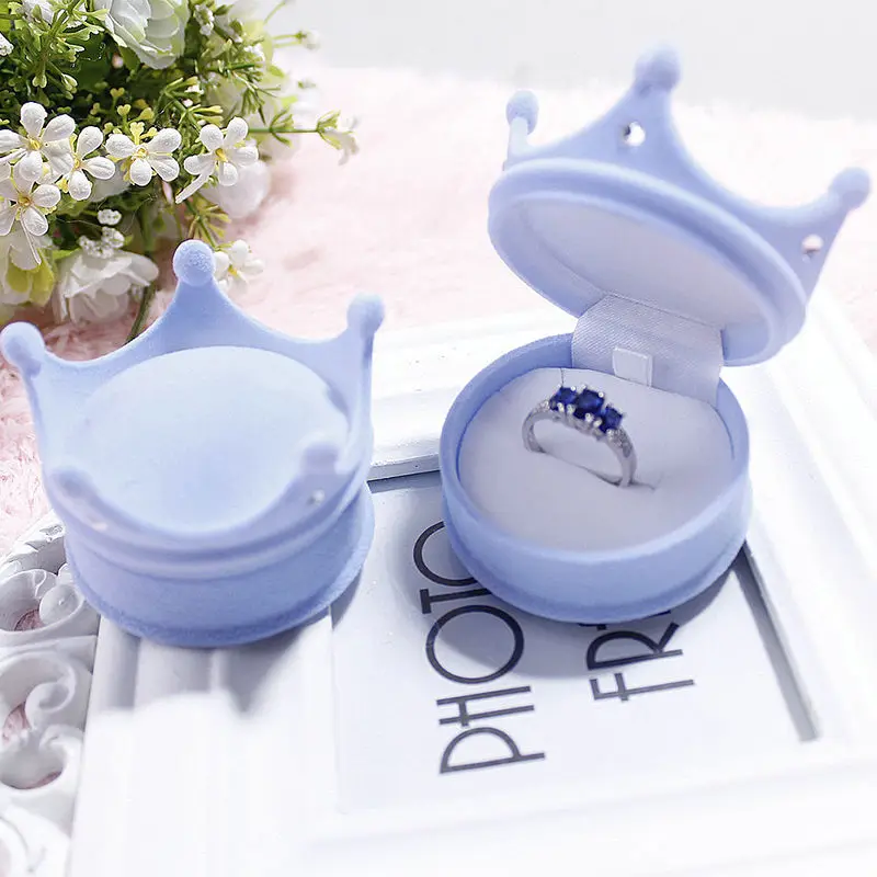 

Lovely Crown Shell Jewelry Box Wedding Necklace Earring Box Velvet Valentine Gift Display Shell Jewellery Case