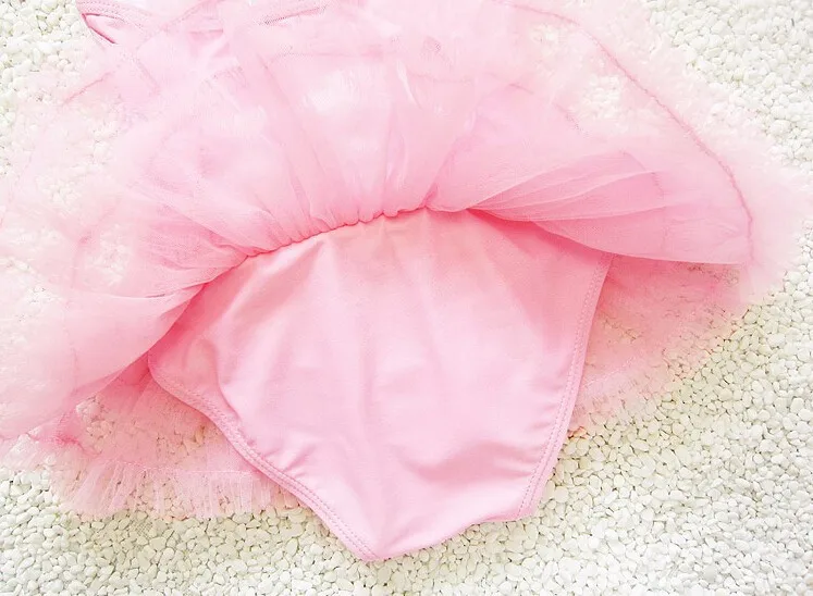 Розничная ; кружевные купальники принцессы для маленьких девочек. Боди из тюля для маленьких девочек+ шапочка для детей 1-4 лет розовый фиолетовый купальный костюм для малышей