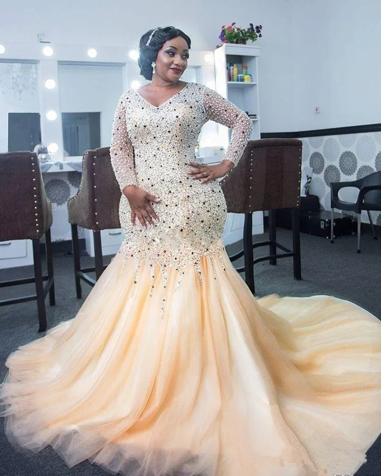 

Plus Size 2019 Modern Long Sleeve Wedding Dresses Mermaid Beading Chapel Train Tulle V-Neck Zipper Bridal Formal Wedding Gowns