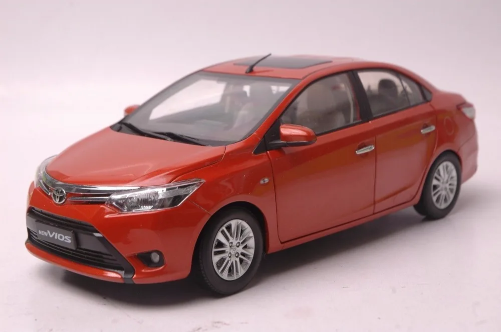 Модель литая под давлением для Toyota Vios 2013 в масштабе 1:18 игрушечный автомобиль из