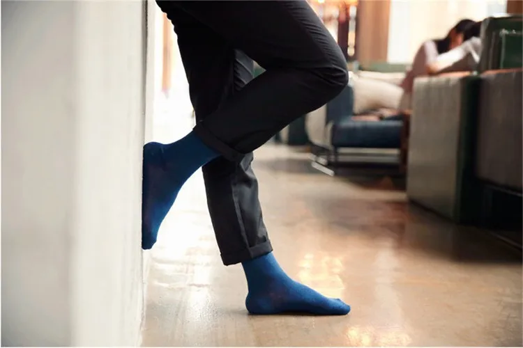 Высокое качество повседневные мужские деловые носки для мужчин Хлопковые брендовые кроссовки носки быстросохнущие черные белые длинные