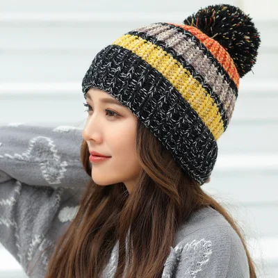 Новая зимняя женская шапка, лыжная женская шапка, разноцветная шерстяная вязаная шапка с помпонами, женская теплая шапка Skullies Beanies - Цвет: black