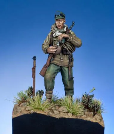 

1/35 Resin Figures German Mountain soldier With Base 1 Set