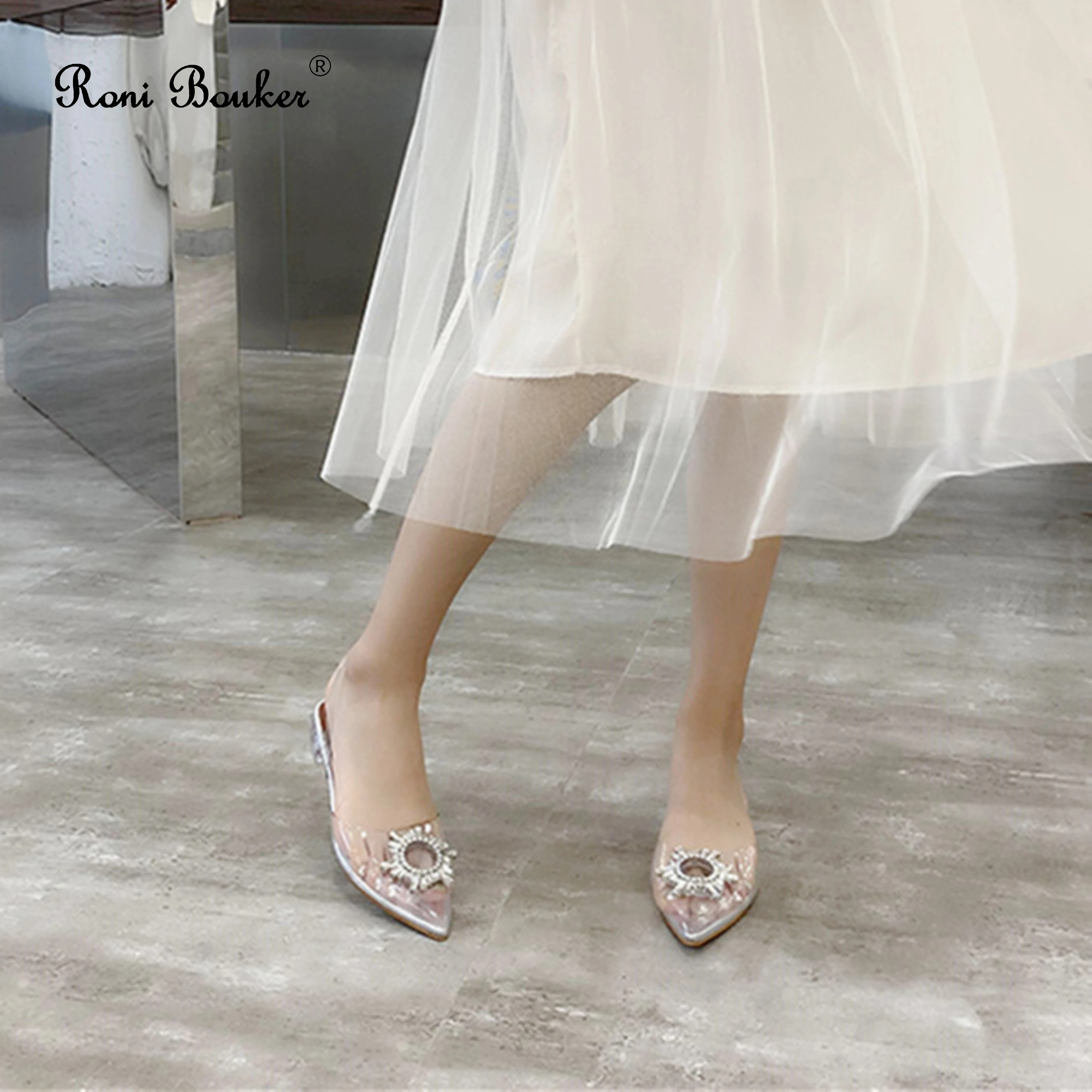 

Roni Bouker Newest Women Elegant Sandals Crystal Pointed Toe Clear PVC Mules Slippers Woman Low Heels Transparent Outdoor Slides
