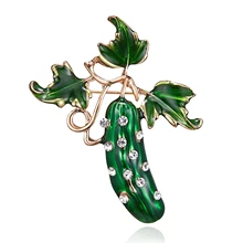 R de esmalte verde esponja pepino broches estilo Harajuku camisa Collar Color oro pines mujeres ramillete broche Pin Joyeria