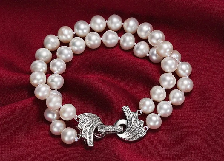 3047220305_2142720823