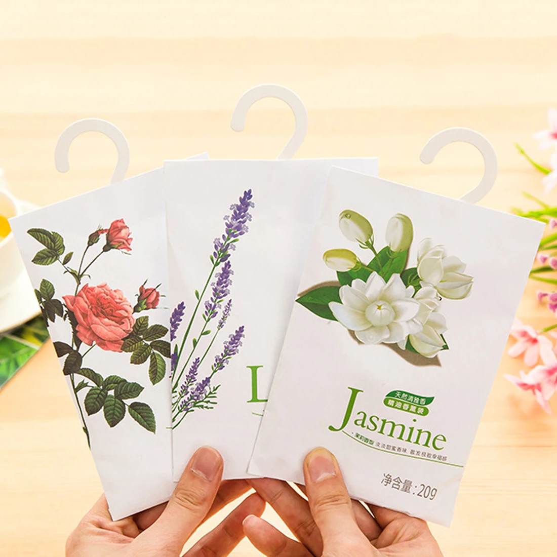 Air Fresheners Natural Incense Wardrobe Hanging Fragrant Flavor Bag Drawer Car Wardrobe