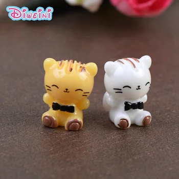 

White Cat Figurine Yellow Cat Cartoon Animal Mini Model Toy Figurine Home Decoration Miniature Moss Landscape Ornament PVC Craft