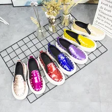 Новая весенняя женская обувь из лакированной кожи на плоской платформе повседневная обувь с заклепками 2 стиля на шнуровке и без шнуровки OULYYYOGO