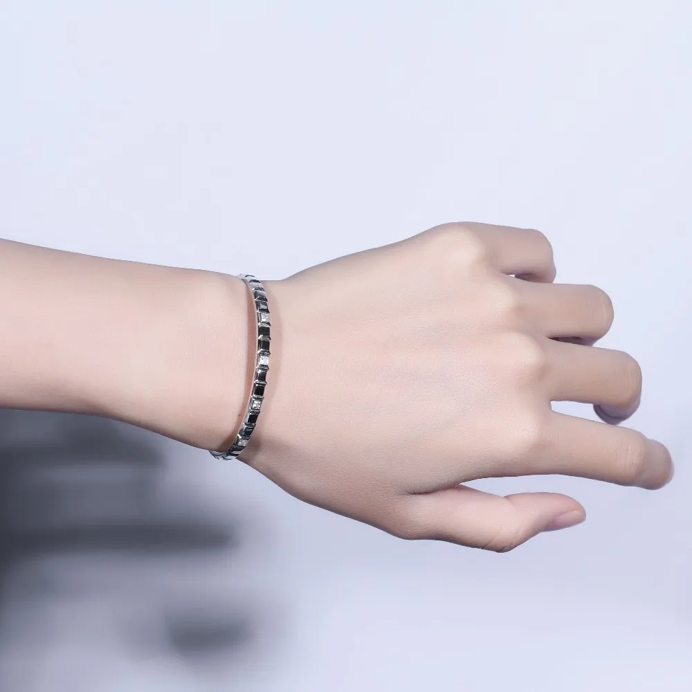 princess-cut-moissnaite-bangle (4)