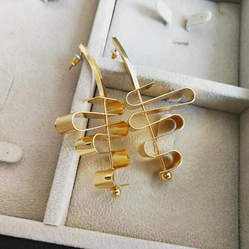 

Vanssey Fashion Minimalism Brass Geometric Twisted Curved Earrings Party Wedding Accessories for Women 2018 New