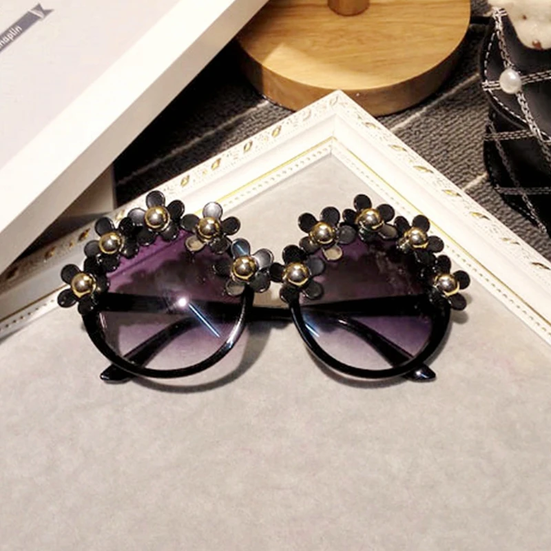 

2017 Sunglasses Women Black Flower Sunglasses Fashion Sunglasses Round Beach Sunglasses For Vacation Summer Style