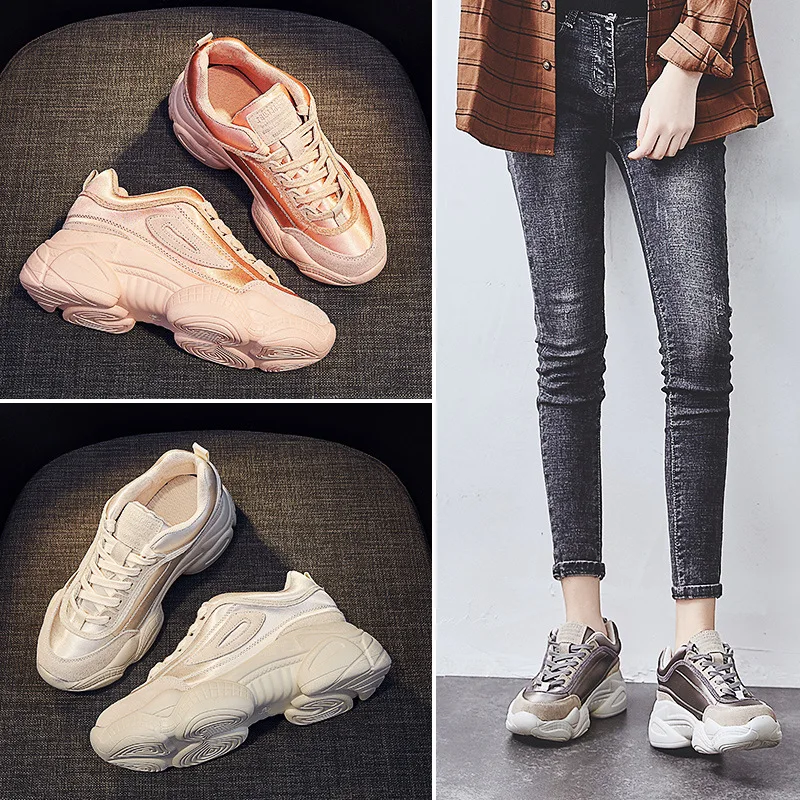 

2019 spring new women's shoes thick bottom retro Korean casual fashion wild shoes.