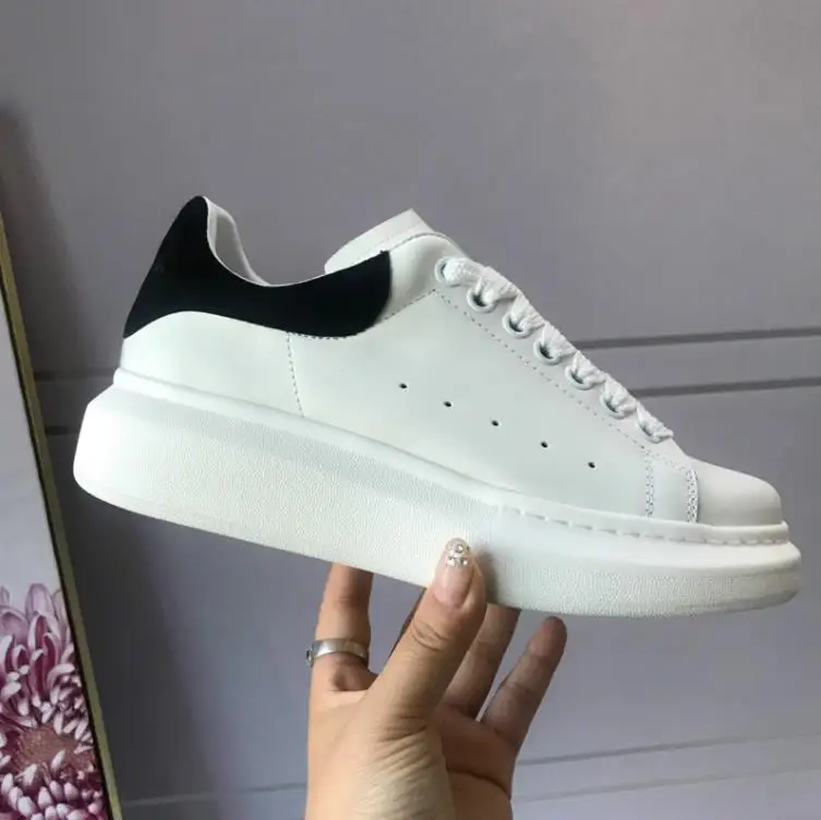 

Small white shoes female leather wild Korean version of the thick bottom increased couples shoes tide