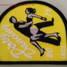 Вышитая аппликация на заказ для танцевального логотипа с желтой саржевой тканью для шитья на одежде