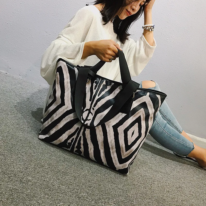 

Women Big Size Handbag Tote Luxury Brand 2018 Fashion Designer Leopard Stripe Female Shoulder Bags High Quality Big Casual Bags