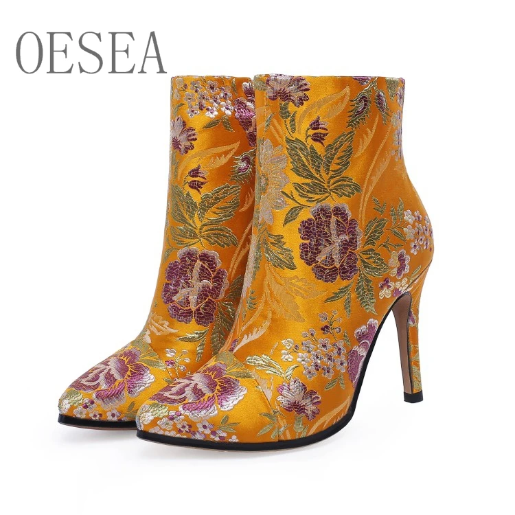 

34-43 HOT Fashion boots 2018 new national wind short tube women's boots silk cloth comfortable pointed toe boots large size