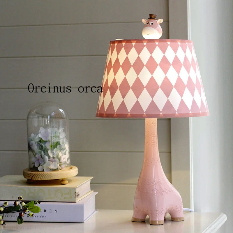 

Cartoon creativity giraffe lamp children bedroom bedroom bedside lamp simple modern warm and lovely table lamp free shipping