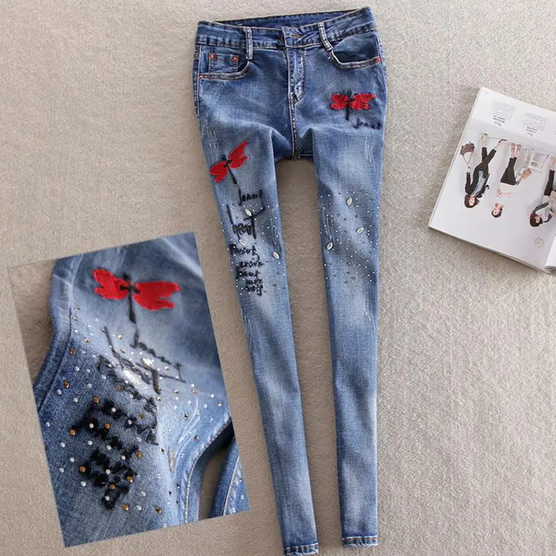 Новые женские джинсы с вышивкой и стразами