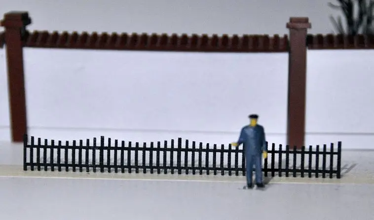 

Train model 1 87HO building scene Sand table railway around with garden fence