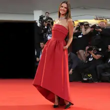 Элегантное вечернее платье без бретелек, сатин