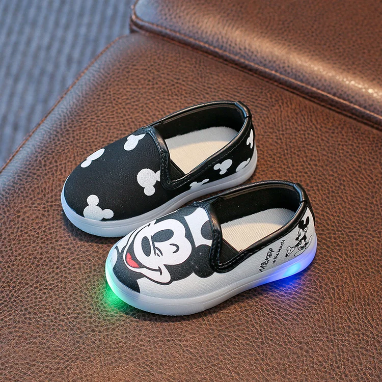 أطفال أحذية متوهجة الاحذية الفتيان المدرب بنات تنيس الأطفال led رياضة ضوء الأحذية الرياضية مضيئة ميكي carrtoon kt القط