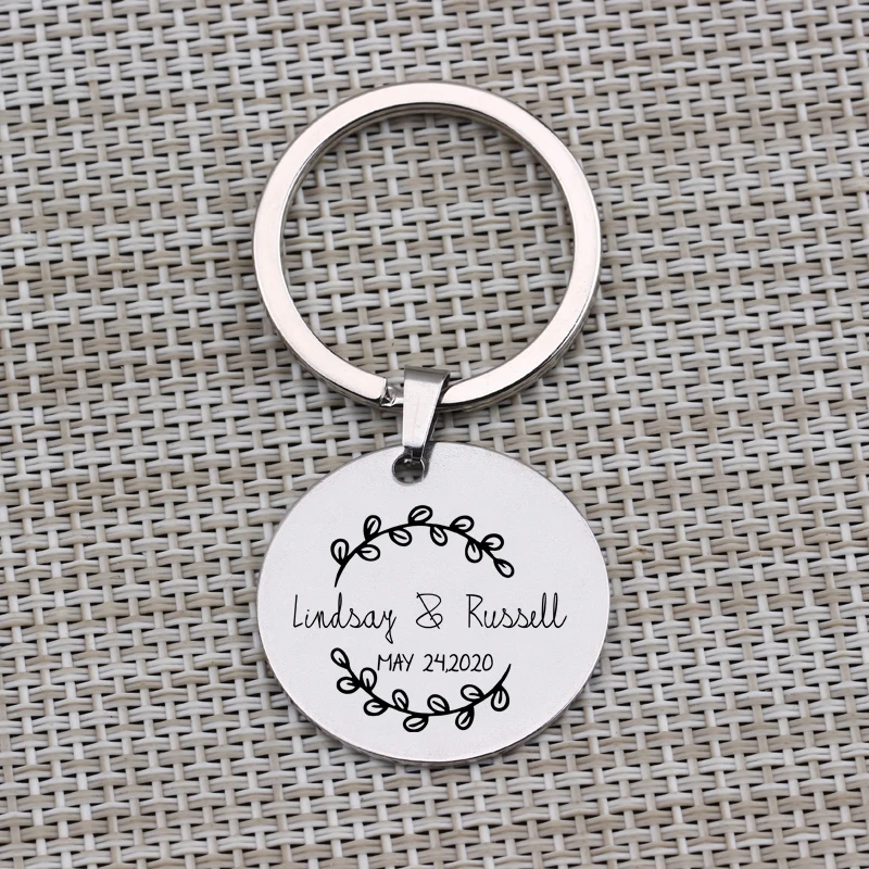 

Couple Love Anniversary Key Chain Hand Stamped Private Customized Round Keyring For Lover Birthday Wedding Gift Bag Charm