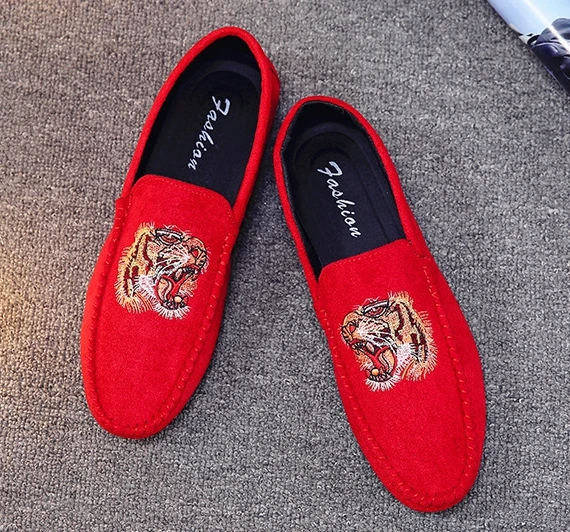 

2019 Loafers Men Shoes Casual Black Red Flat Suede Leather Moccasins Men Loafers Tiger Embroidered Party Wedding Shoes Men