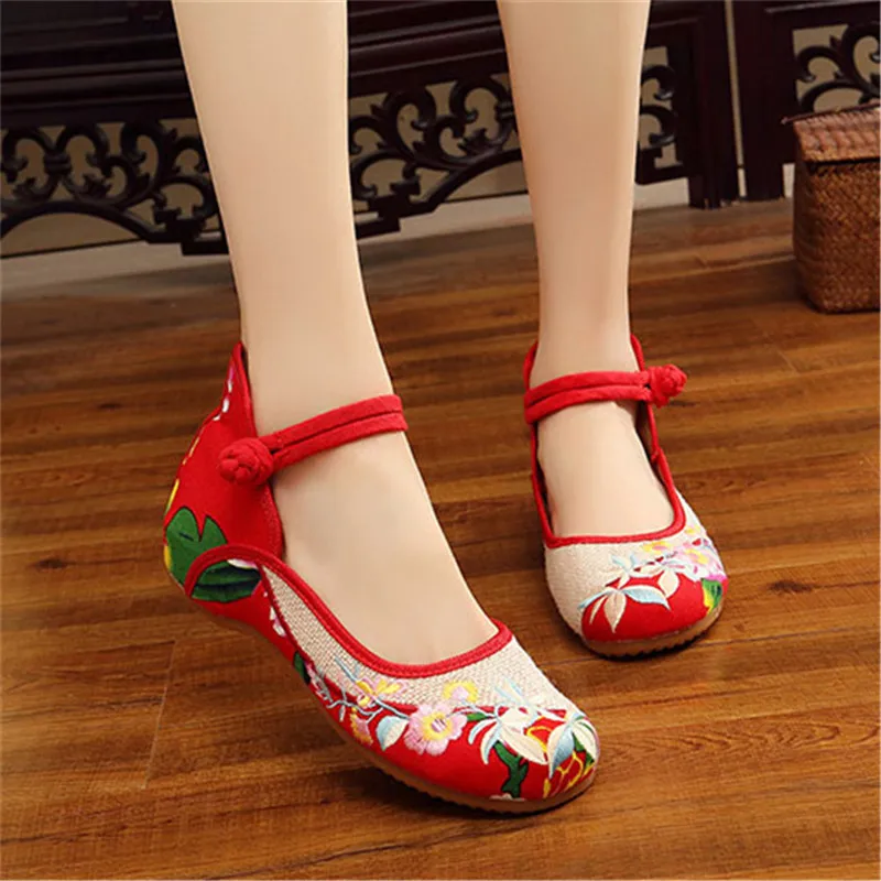 Veowalk-Flowers-Embroidered-Women-s-Cotton-Old-Beijing-Flats-Vintage-Ladies-Casual-Breathable-Bridal-Shoes-with.jpg_640x640 (6)