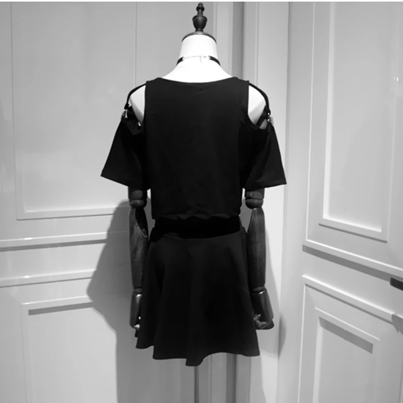 Темно-Черная Женская футболка в японском стиле Харадзюку, уличная женская футболка с вышивкой и сердечком, топы для девочек, футболки с открытыми плечами, рубашка