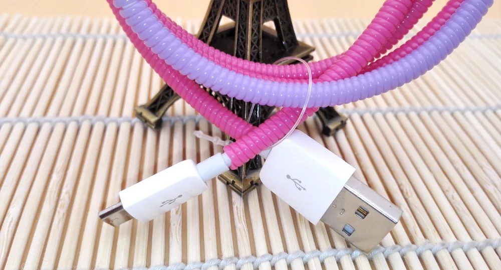 100 шт./лот одноцветное Цвет ТПУ Спираль USB Зарядное устройство кабель протектор Wrap намотки кабеля для зарядки Кабели Организатор, длина 50 см