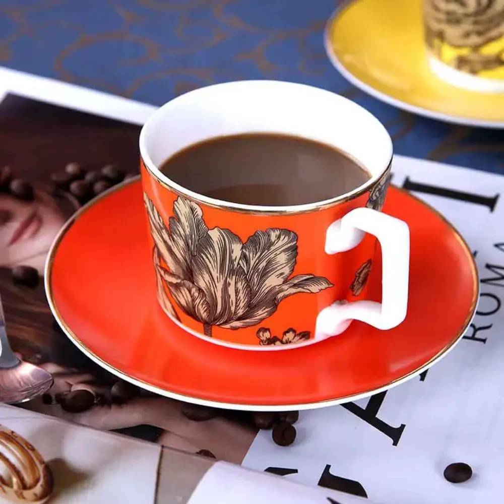 Из европейской керамики кофе латте чашки для капучино и блюдце тонкий костяной фарфор Кофе чашки набор прекрасно Путешествия Набор кружек для кофе - Цвет: Flower Dream Orange