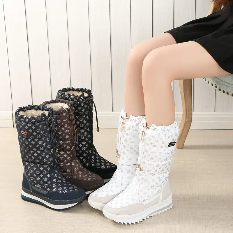 Ceny Białe wysokie buty damskie śniegowe buty 50% futro naturalne grube tekstylne srebrne drukowanie 2019 nowy styl projektowania BUFFIE marka zip uwalnia statek
