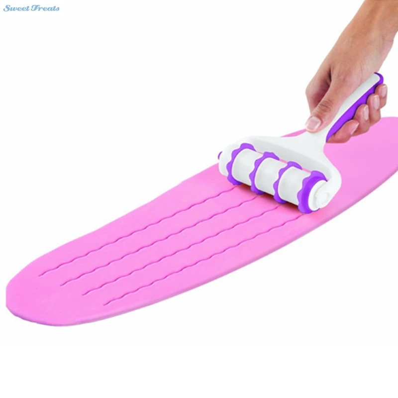 2016-New-Fondant-Strip-Ribbon-Cutter-Sugarcraft-Cake-Decorating-Tools-Plastic-Cake-Rolling-Pin-Embosser-Roller